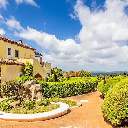Porto Cervo-cala Del Faro Parking-sea-garden פורטו צ'רבו